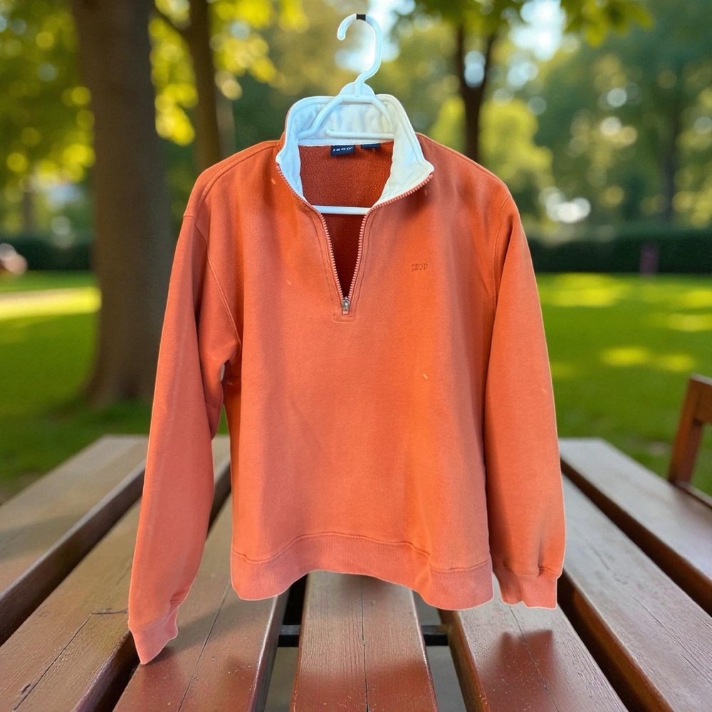 Izod Women’s Zip-Up Sweater in Orange and White. Size M